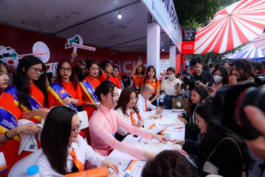 Lương Thùy Linh: Không có ngôi trường tốt nhất, chỉ có ngôi trường phù hợp nhất... - 2 Lương Thùy Linh: Không có ngôi trường tốt nhất, chỉ có ngôi trường phù hợp nhất... - 2