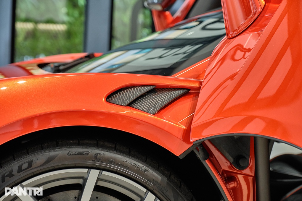 Siêu xe hybrid McLaren Artura có giá từ 15 tỷ đồng tại Việt Nam - 4 Siêu xe hybrid McLaren Artura có giá từ 15 tỷ đồng tại Việt Nam - 4