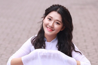 Vẻ đẹp tinh khôi của nữ sinh đạt 9,75 điểm Ngữ văn THPT quốc gia 2017