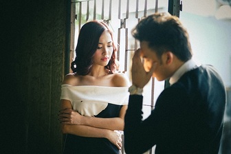 Nhìn vợ đưa cho 40.000 đồng đổ xăng, tôi không hiểu lấy vợ về làm gì