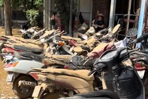 Xe máy hỏng la liệt sau lũ, người Hà Nội sửa miễn phí cho bà con Yên Bái