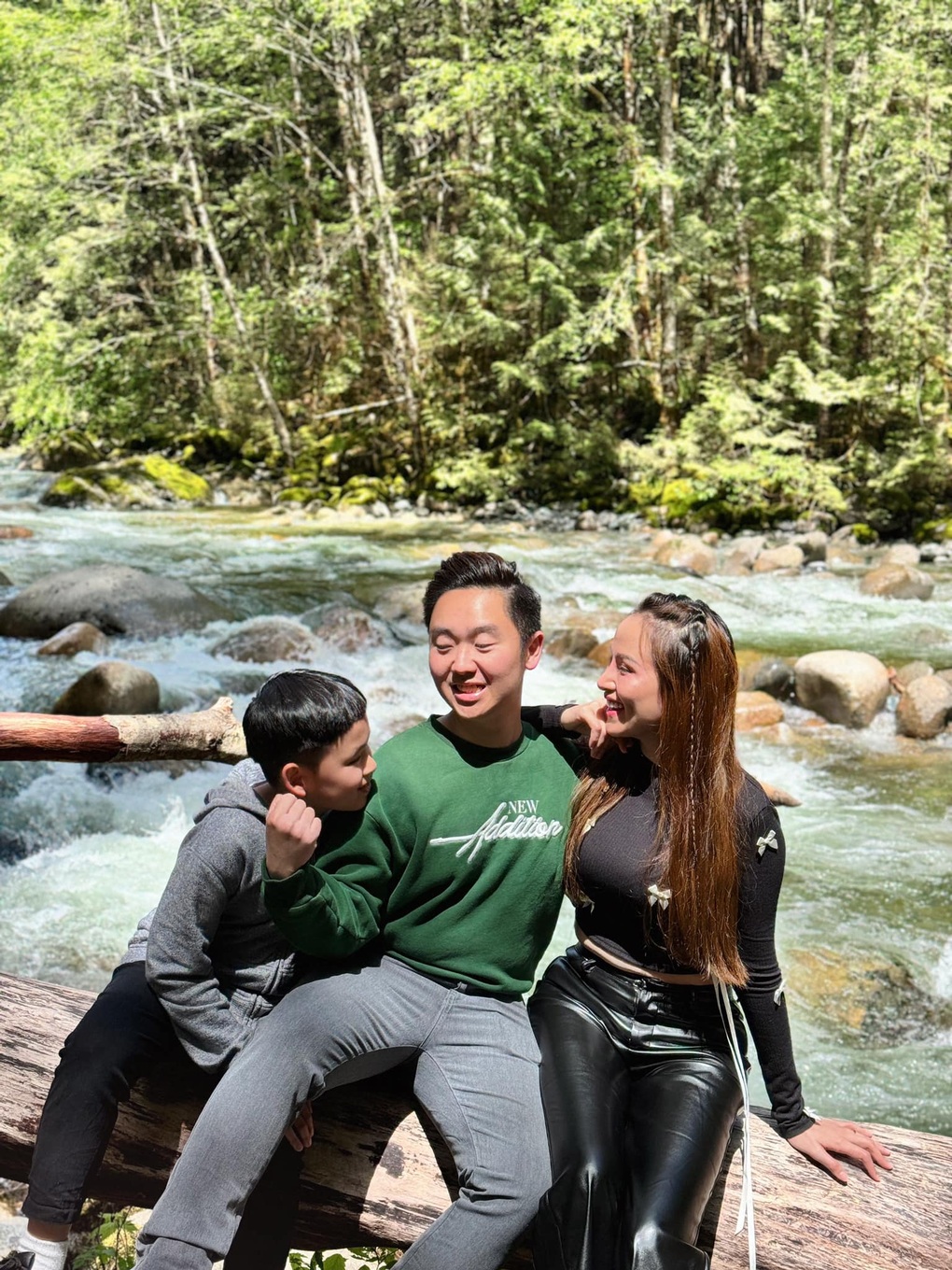 Diễm Hương hé lộ cuộc sống ở Canada: Con thân với cha dượng hơn với tôi - 1 Diễm Hương hé lộ cuộc sống ở Canada: Con thân với cha dượng hơn với tôi - 1