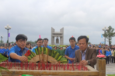 Tuổi trẻ Quảng Trị tri ân các anh hùng, liệt sĩ