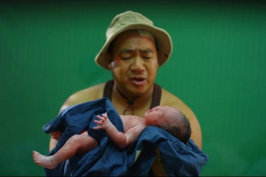 Hiếu Hiền đưa con gái 6 giờ tuổi lên phim