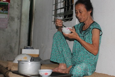 Những bữa cơm “khuyết”