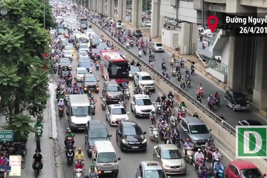 Cửa ngõ Hà Nội ùn tắc kinh hoàng khi người dân đổ về quê nghỉ lễ 30/4