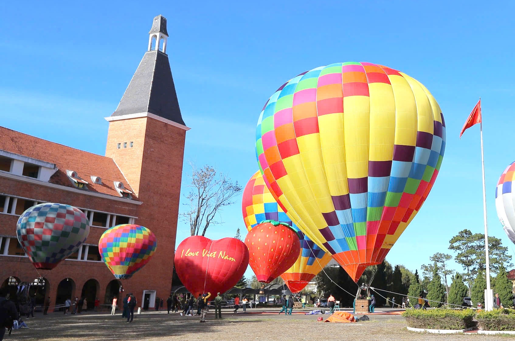 Proposition d'organiser un festival de montgolfières record à Da Lat - 1 Đề xuất tổ chức festival khinh khí cầu xác lập kỷ lục ở Đà Lạt - 1