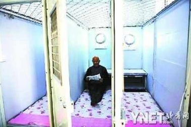 Cụ ông 78 tuổi thiết kế nhà siêu nhỏ cho tân cử nhân 