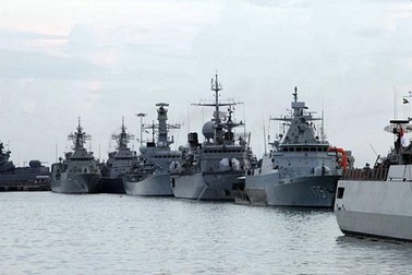 Hải quân các nước đua nhau "khoe" chiến hạm 