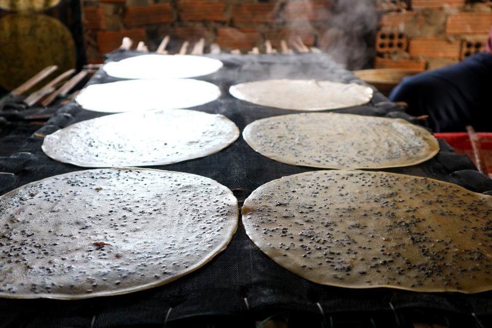 Làng bánh tráng đất Quảng “mướt mồ hôi” chạy đua cùng Tết Làng bánh tráng đất Quảng “mướt mồ hôi” chạy đua cùng Tết