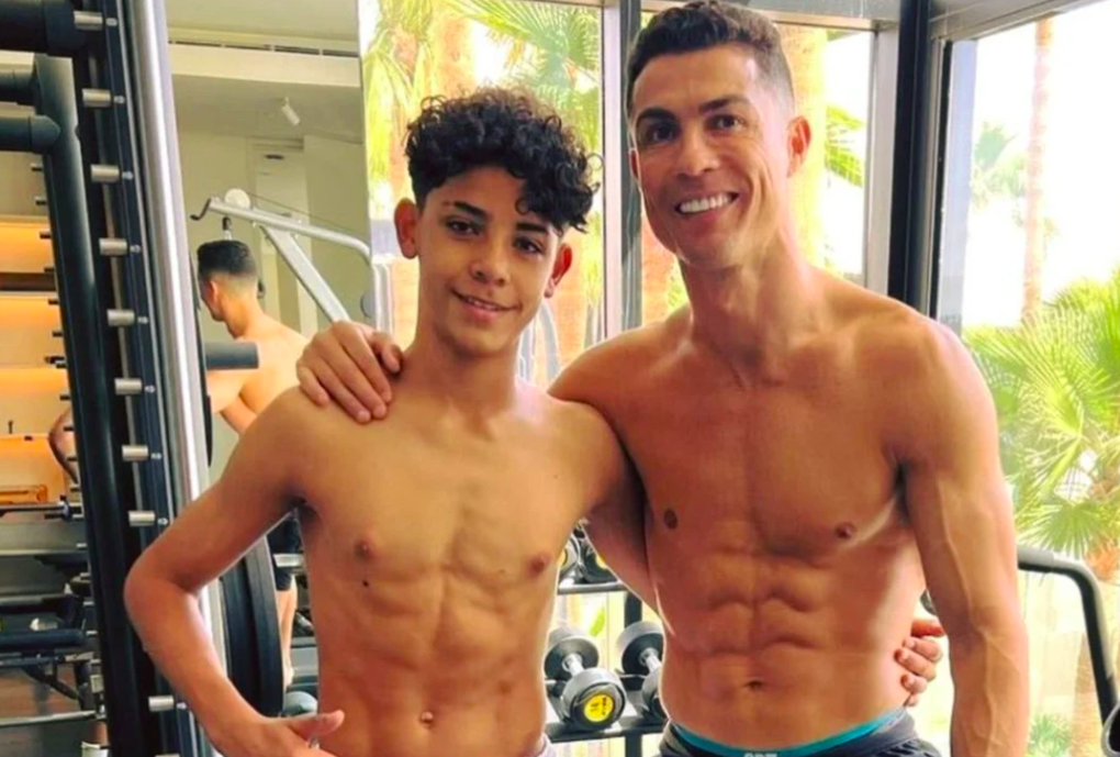 Con trai của Ronaldo: 16 tuổi cao gần 2m, cuộc sống ít người biết - 2