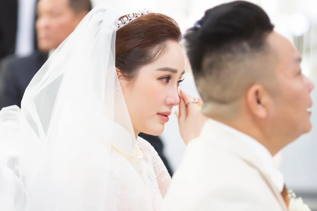 Bảo Thy rời xa sân khấu: Chồng tặng quà đắt tiền, cưng chiều như công chúa