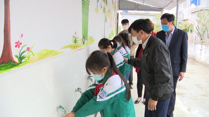 Hỗ trợ xây mới hoặc cải tạo nhà vệ sinh là một trong những nhu cầu cấp thiết hiện nay của những ngôi trường ở vùng nông thôn, miền núi, vùng khó khăn. Ảnh Hà My