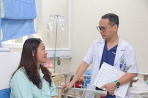 Bỗng dưng mờ mắt, phát hiện khối phình động mạch não "khổng lồ"