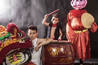 Đạo diễn 9x đáng yêu cùng “con trai” trong bộ ảnh tết nguyên đán