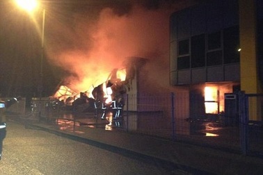 Cháy lớn tại khu công nghiệp ở London, Anh