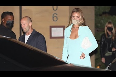 Rosie Huntington-Whiteley đi ăn cùng bạn trai