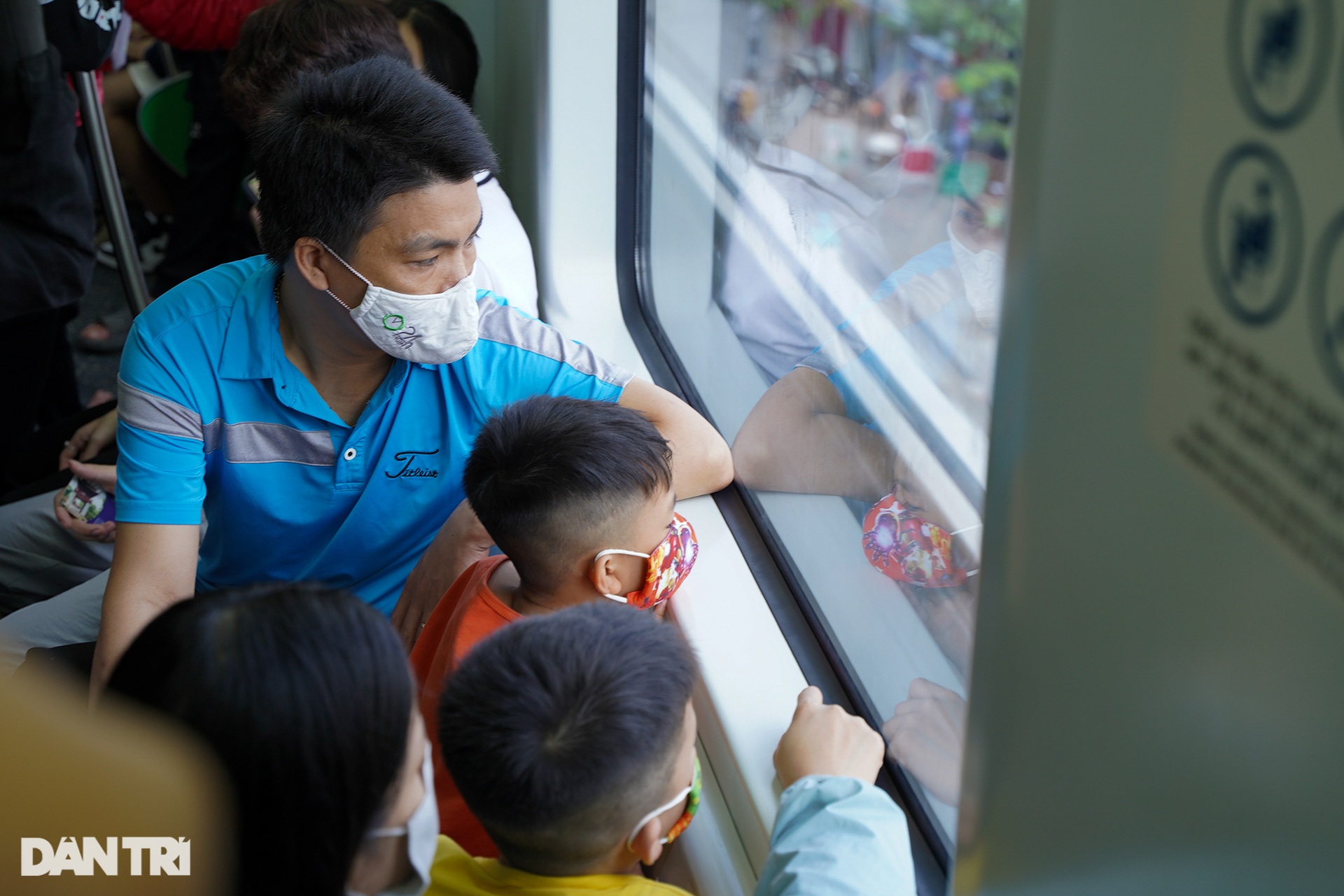 Biển người chen chân đi thử tàu điện Cát Linh - Hà Đông, lơ là phòng dịch - 14 Biển người chen chân đi thử tàu điện Cát Linh - Hà Đông, lơ là phòng dịch - 14