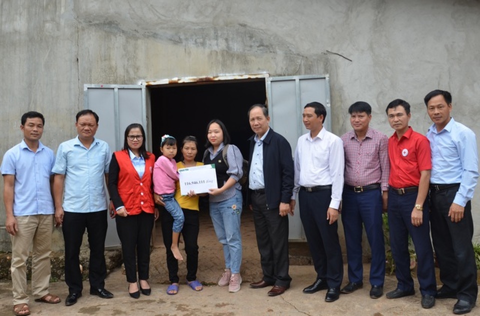 Bạn đọc Dân trí tiếp tục giúp đỡ người mẹ góa nuôi con mắc bệnh hiểm nghèo - 2 Bạn đọc Dân trí tiếp tục giúp đỡ người mẹ góa nuôi con mắc bệnh hiểm nghèo - 2
