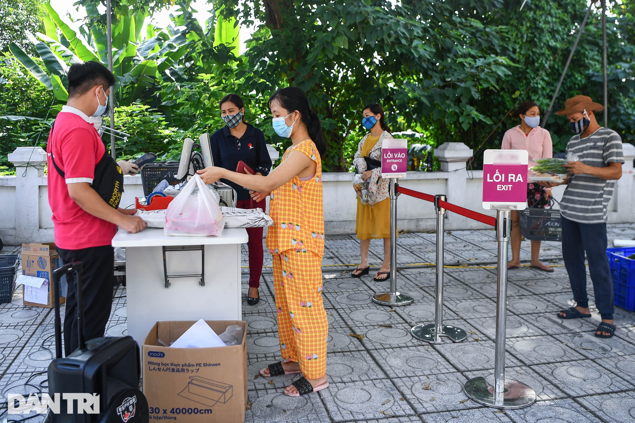 Mô hình xe bán hàng lưu động mùa dịch lần đầu tiên hoạt động tại Hà Nội - 10 Mô hình xe bán hàng lưu động mùa dịch lần đầu tiên hoạt động tại Hà Nội - 10