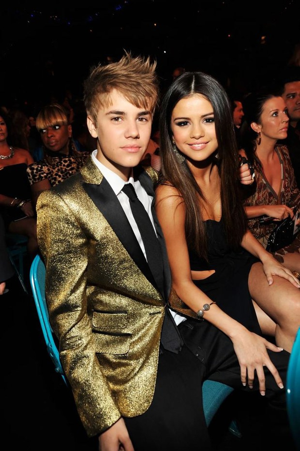 Justin Bieber đau đầu vì mối quan hệ giữa vợ và Selena Gomez - 3