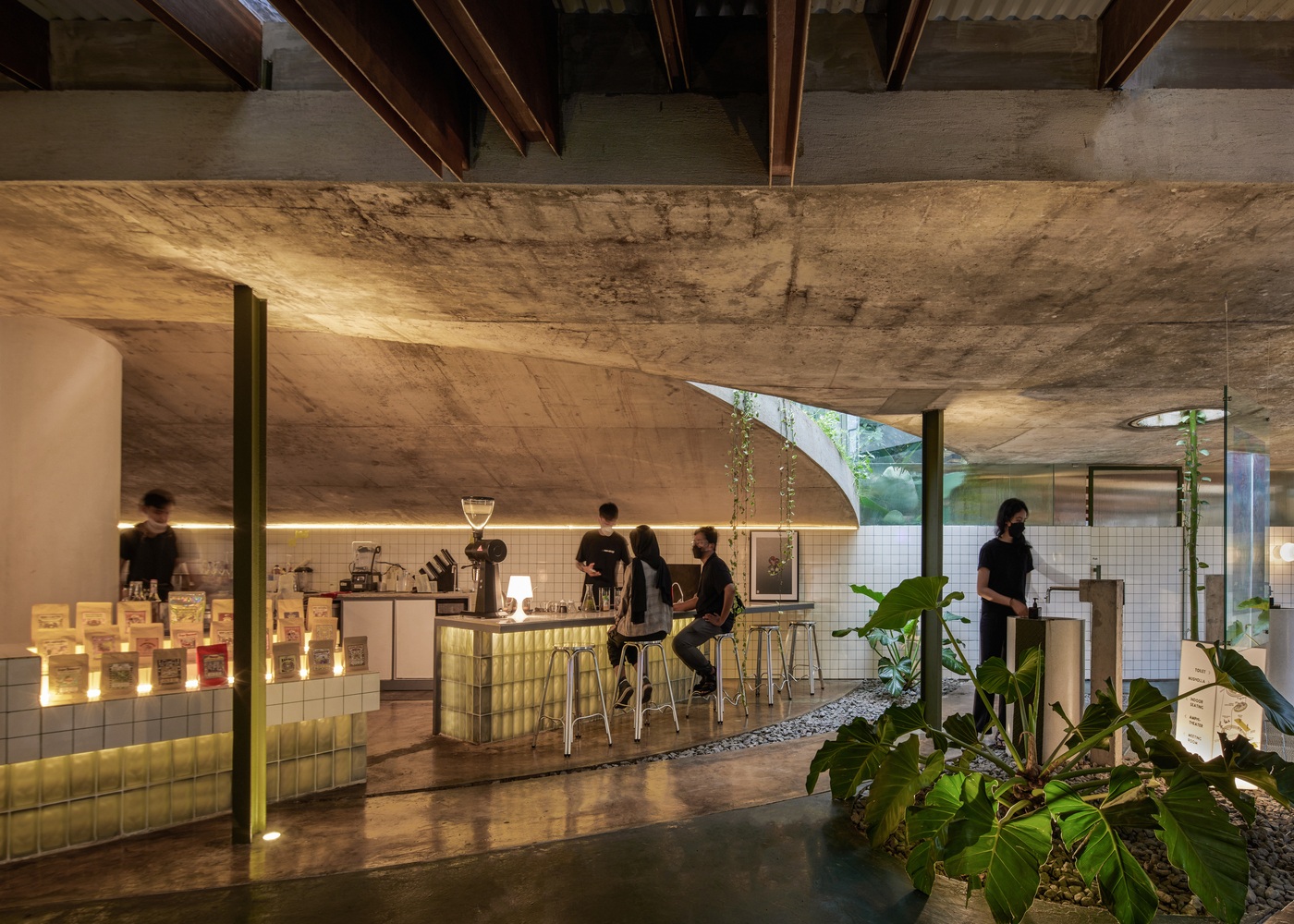 Lạc vào quán cà phê vòng xoay cây cối đẹp quên lối về - 3