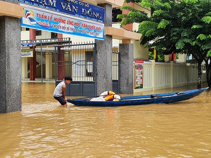 Ảnh hưởng bão số 6, Đà Nẵng tiếp tục cho học sinh, sinh viên nghỉ học - Ảnh 3.