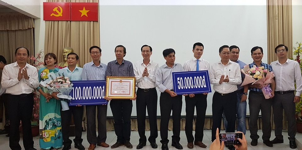 Thưởng nóng 150 triệu đồng 2 bệnh viện điều trị thành công Covid-19 - 1 Thưởng nóng 150 triệu đồng 2 bệnh viện điều trị thành công Covid-19 - 1