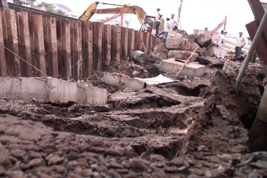 Công trình đang thi công bất ngờ sụt lún