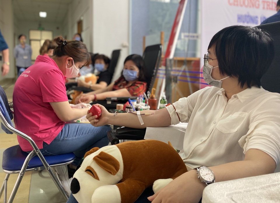 Khẩn cấp - Lượng máu trong kho của Viện Huyết học chỉ “trụ” được vài ngày - 2 Khẩn cấp - Lượng máu trong kho của Viện Huyết học chỉ “trụ” được vài ngày - 2