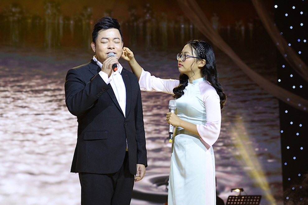 Quang Lê: Sòng phẳng cát-sê của Phương Mỹ Chi, có show cả trăm triệu đồng - 3 Quang Lê: Sòng phẳng cát-sê của Phương Mỹ Chi, có show cả trăm triệu đồng - 3
