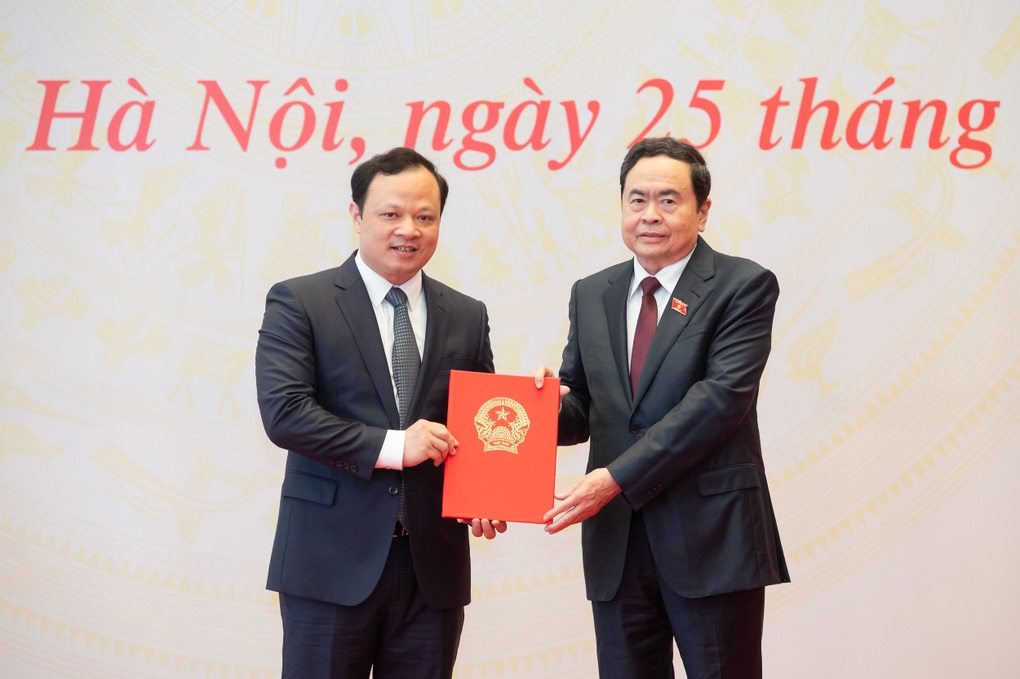 Bổ nhiệm nhân sự từ Hưng Yên làm Trợ lý Chủ tịch Quốc hội - 1 Bổ nhiệm nhân sự từ Hưng Yên làm Trợ lý Chủ tịch Quốc hội - 1