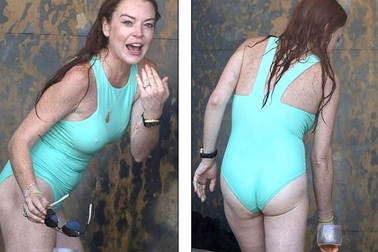 Lindsay Lohan già nua hơn tuổi 31