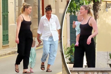 "Người đẹp tỉ lệ vàng" Amber Heard tái xuất vui vẻ giữa giông bão lao đao