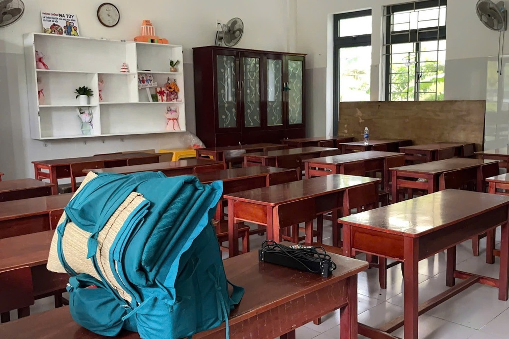 ຍ້ອນໄພນ້ຳຖ້ວມຈາກລົມໄຕ້ຝຸ່ນ Fangshen, ໂຮງຮຽນມີບ່ອນຈອດລົດໂດຍບໍ່ເສຍຄ່າ - 2 Lo bão Fangshen gây ngập lụt, trường học nhận giữ ô tô miễn phí - 2