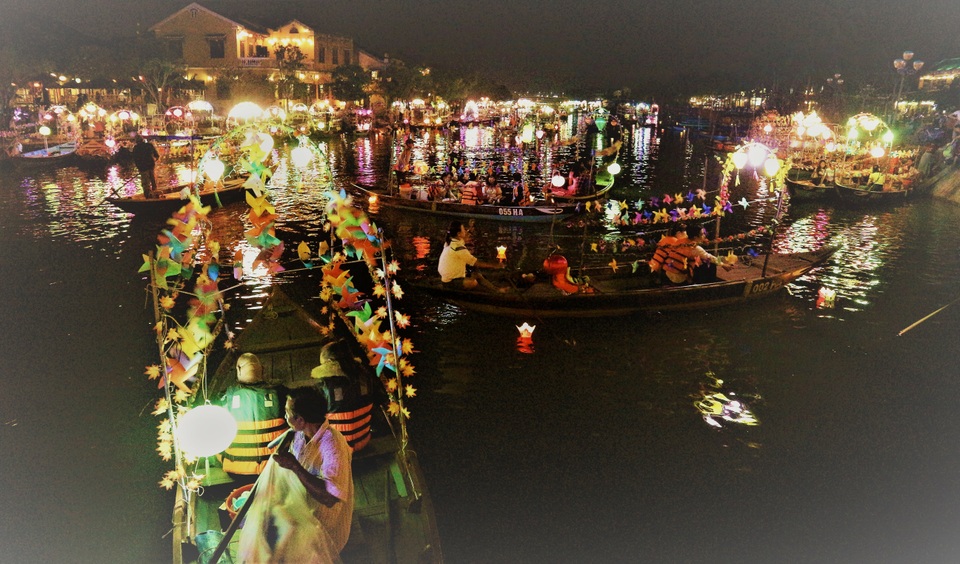 Khám phá Đêm phố cổ - sản phẩm du lịch độc đáo riêng có của Hội An - 8 Khám phá Đêm phố cổ - sản phẩm du lịch độc đáo riêng có của Hội An - 8