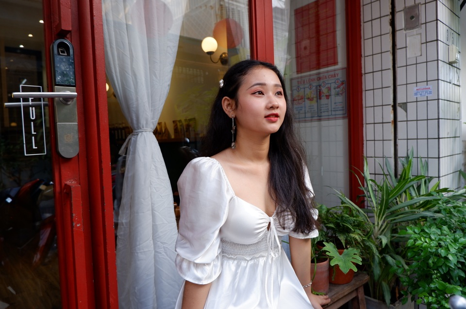 Nữ sinh xinh đẹp và câu chuyện nỗ lực làm việc để hàn gắn tình cảm gia đình - 4 Nữ sinh xinh đẹp và câu chuyện nỗ lực làm việc để hàn gắn tình cảm gia đình - 4