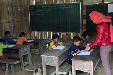 Cảm phục đôi vợ chồng giáo viên "cắm bản", mỗi ngày nói 3 thứ tiếng