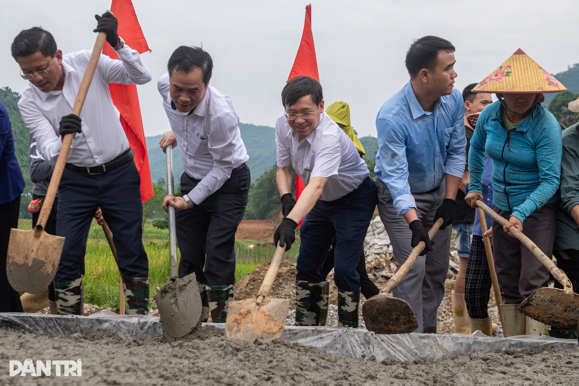 Tư vấn sức khoẻ, góp phần giúp người dân Làng Nủ ổn định cuộc sống - 12 Tư vấn sức khoẻ, góp phần giúp người dân Làng Nủ ổn định cuộc sống - 12