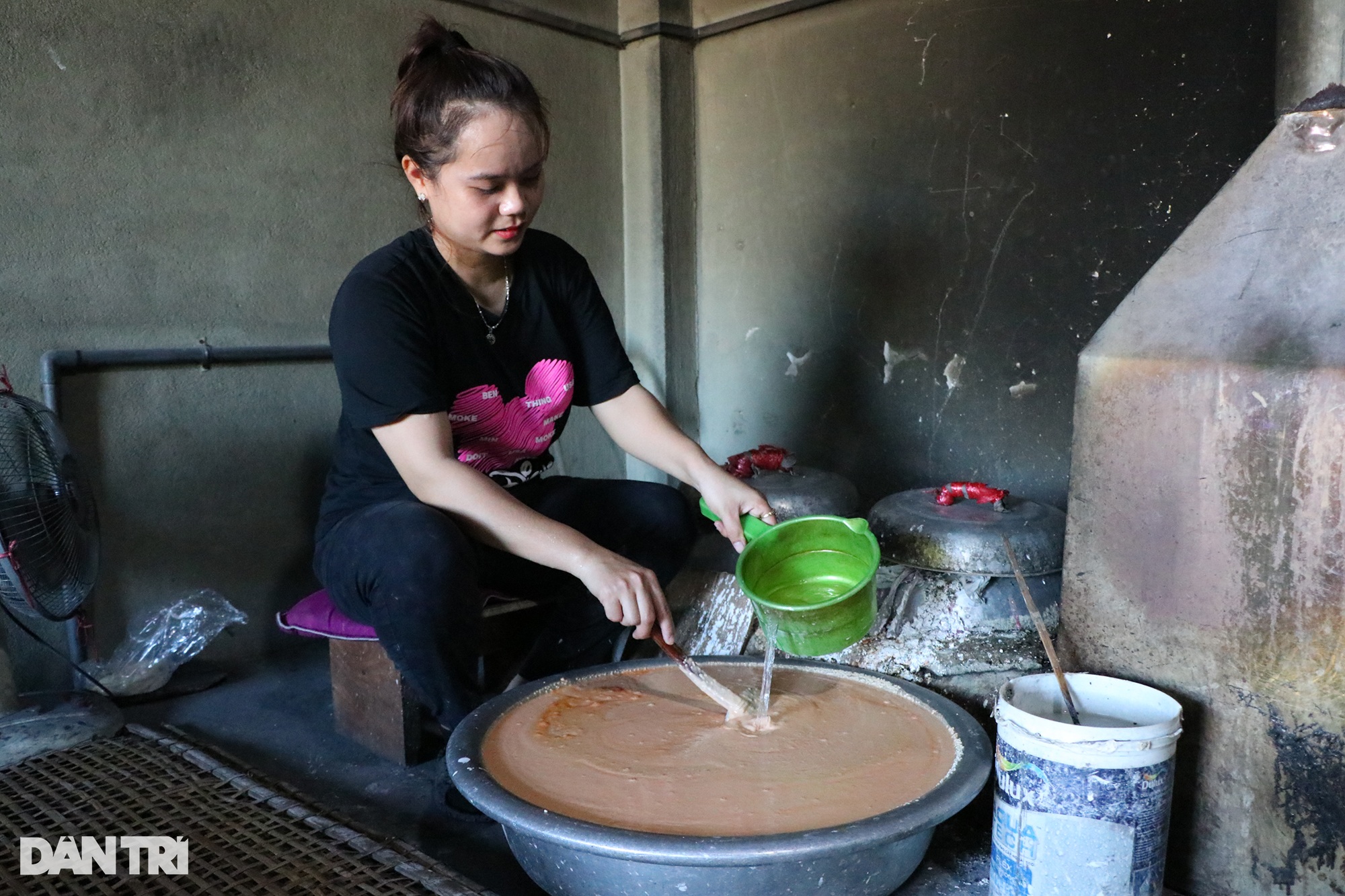Đổ màu lên bánh đa, cô gái nâng doanh thu lên gấp rưỡi - 2 Đổ màu lên bánh đa, cô gái nâng doanh thu lên gấp rưỡi - 2