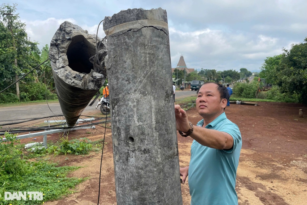 Ngành điện lên tiếng về chất lượng hàng loạt trụ bị gãy đôi ở Gia Lai - 3 Ngành điện lên tiếng về chất lượng hàng loạt trụ bị gãy đôi ở Gia Lai - 3