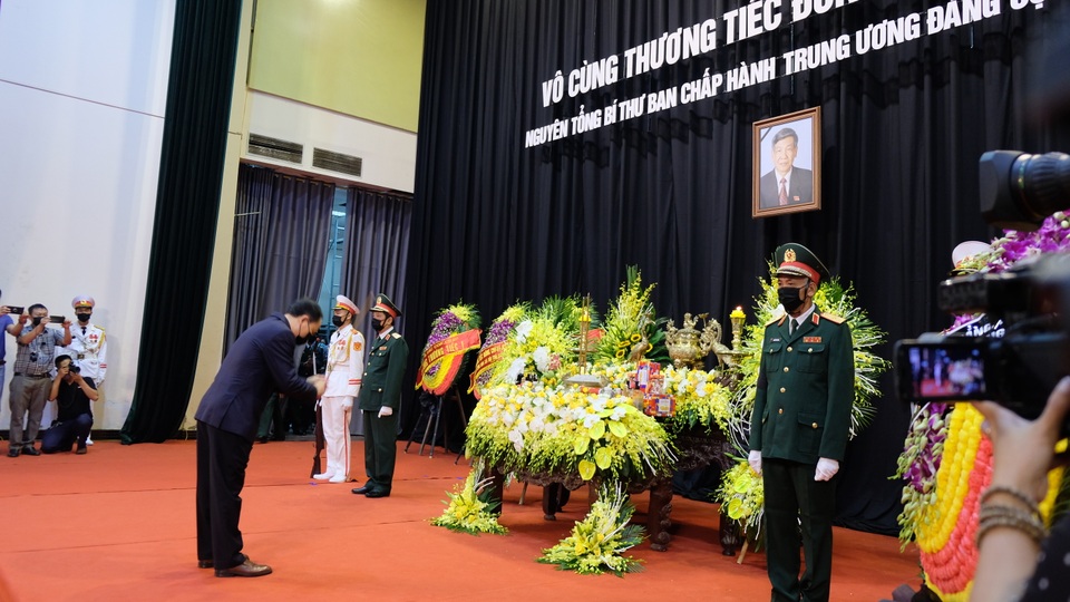 Lễ tang nguyên Tổng Bí thư Lê Khả Phiêu tại quê nhà Thanh Hóa - 4 Lễ tang nguyên Tổng Bí thư Lê Khả Phiêu tại quê nhà Thanh Hóa - 4
