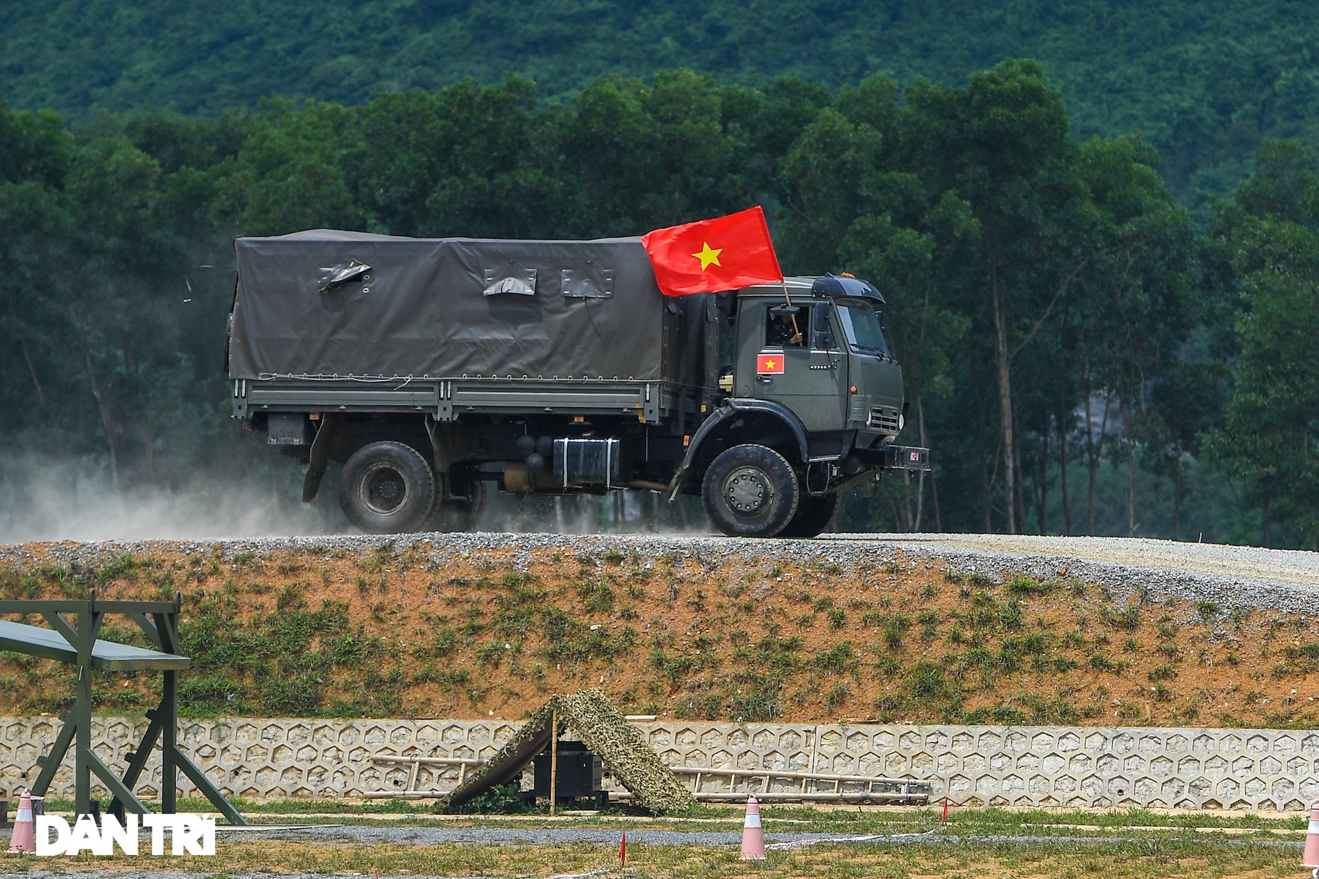 Army Games: Việt Nam toàn thắng chặng 2 tiếp sức nội dung thi Vùng tai nạn - 19 Army Games: Việt Nam toàn thắng chặng 2 tiếp sức nội dung thi Vùng tai nạn - 19