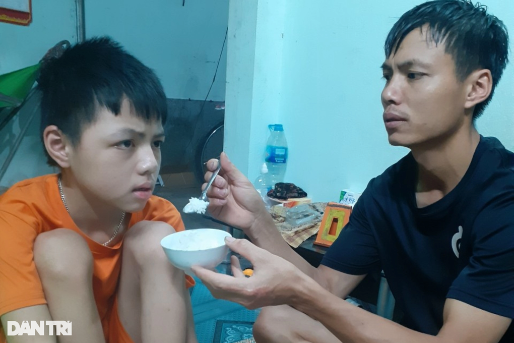 Rớt nước mắt hoàn cảnh bé trai 13 tuổi, 11 năm chiến đấu với ung thư - 4 Rớt nước mắt hoàn cảnh bé trai 13 tuổi, 11 năm chiến đấu với ung thư - 4