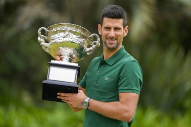 Djokovic cân bằng kỷ lục của huyền thoại Steffi Graf