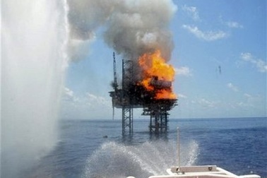 Giàn khoan dầu ngoài khơi Australia bốc cháy