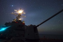 Máy bay Nga “giỡn mặt” tàu chiến Mỹ ở Biển Đen