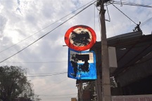 Tài xế bôi bẩn biển báo giao thông để vào đường cấm: Hành vi phá hoại!