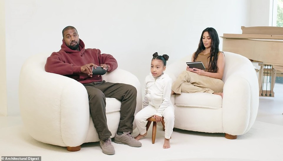 Kim Kardashian hé lộ biệt thự tối giản - 7 Kim Kardashian hé lộ biệt thự tối giản - 7