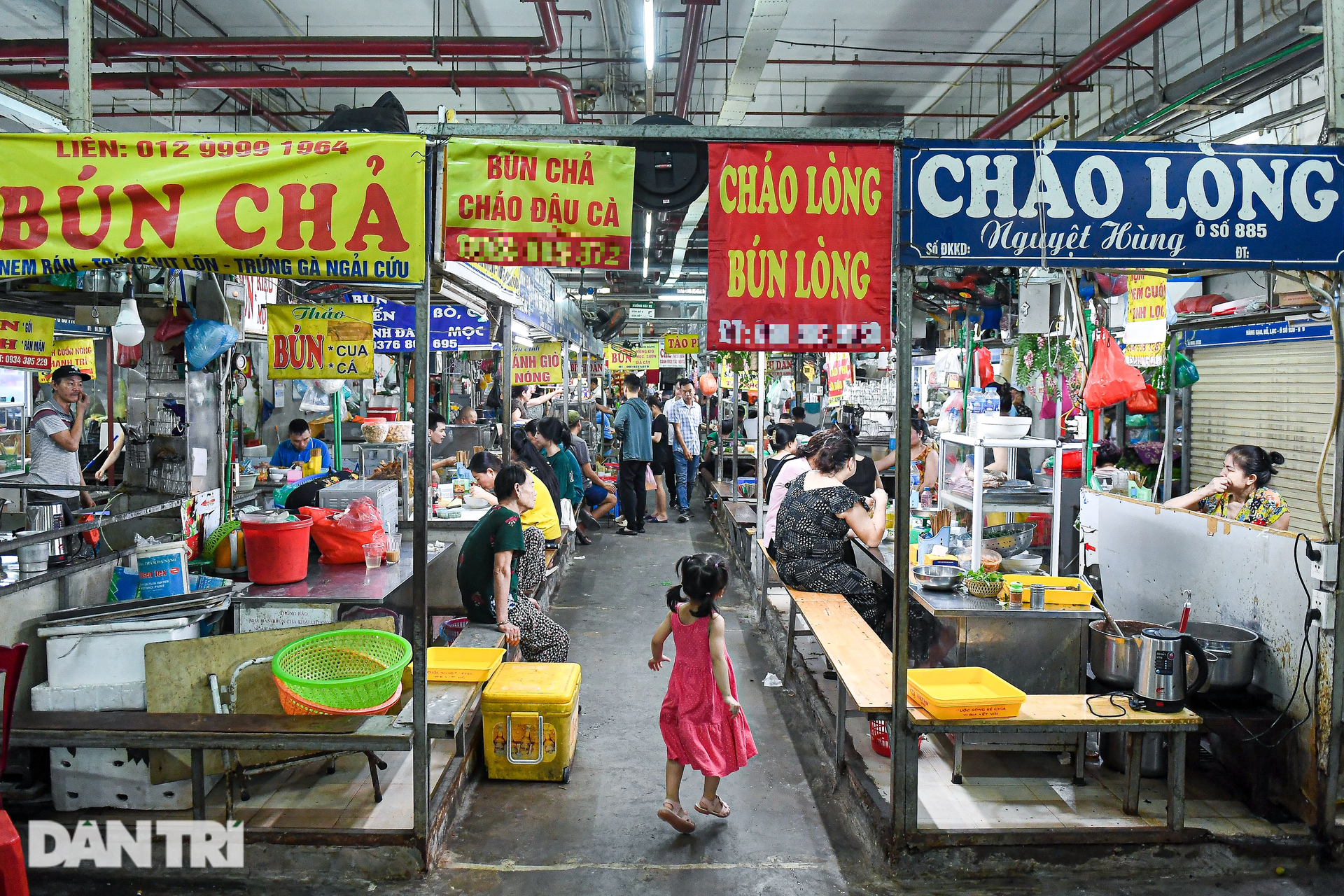 Hà Nội: Thiên đường ẩm thực dưới lòng đất, cầm 100.000 đồng ăn thả ga - 1 Hà Nội: Thiên đường ẩm thực dưới lòng đất, cầm 100.000 đồng ăn thả ga - 1